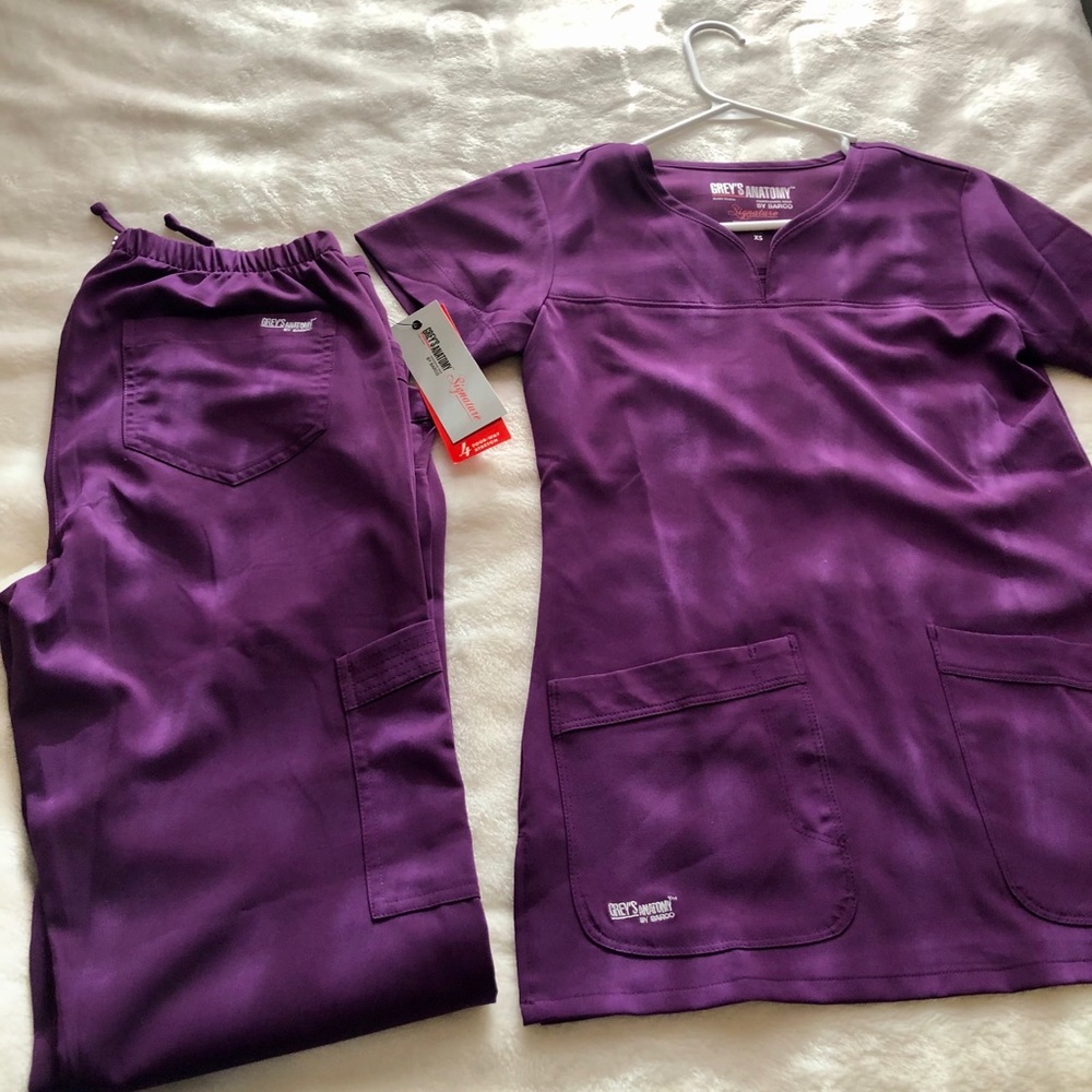 Extra small Greys Anatomy purple scrubs set NEW!